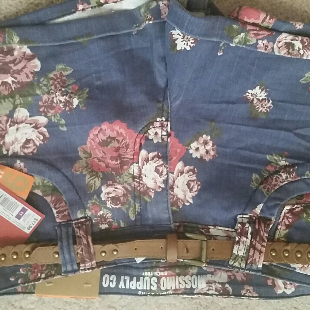 Mossimo Rose Jean shorts size 11 - NWT